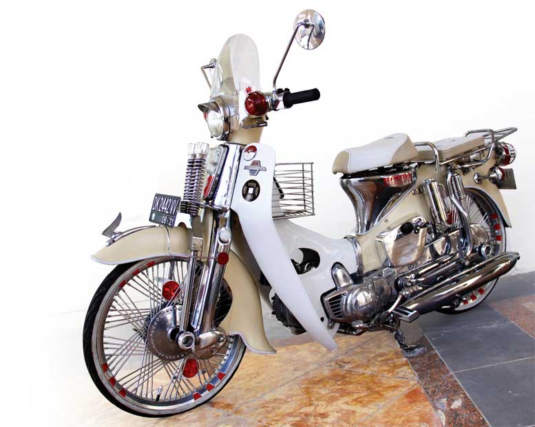 Scoopy Prestige White